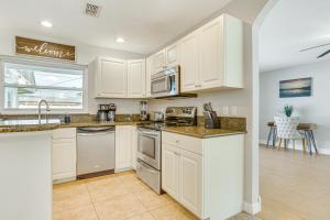 4 Mi to Lakes Park: Family Home in Fort Myers!