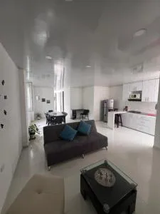 Amplio apartamento, zona tranquila y cerca al parque - Puente Rojo