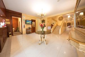 Hotel Manhattan Inn Airport