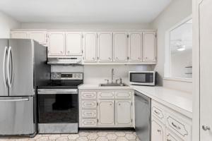 Bay Harbor Sunset Apt 3C