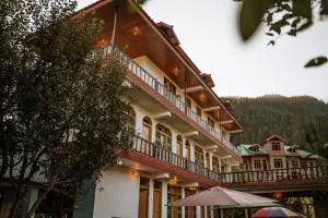 LIGHTWORKERS Hostel & Cafe - Tosh