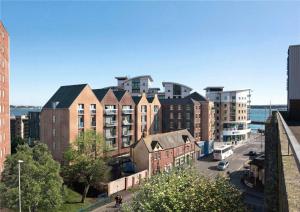Poole Quay Seaside Escape-free parking 2 mins away