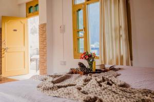 LIGHTWORKERS Hostel & Cafe