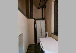 TwinArt 2 adjacent recent apartments hosting up to 8 guests for work and living