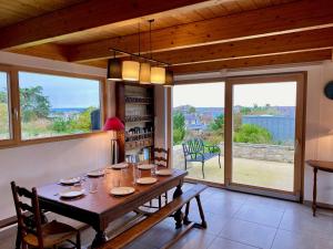 Maisons de vacances House with sea view and large garden for 8 people : photos des chambres