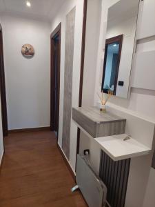 Vistas al mar, acogedor, completo. Cerca del centro y del puerto.