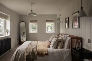 Luxurious Manor House with Sea Views - Sleeps 10
