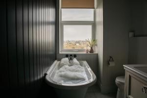 Luxurious Manor House with Sea Views - Sleeps 10