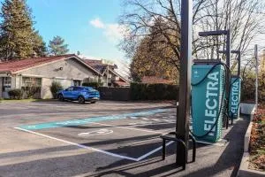 钟楼阿内西克兰杰维耶酒店 - 普令基