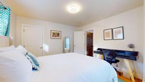 Sunny Riverside Apt Near MIT, Harvard & Red Line