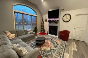 Private Luxury 4BR Home in Highland Perfect for Family Groups & Nature Lovers - Wallkill