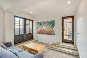 Walk to Waterfront Chic Hudson Valley Garden Apt