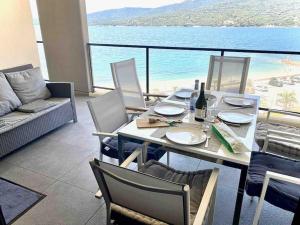 Superbe T3 front de mer au centre de Propriano