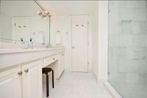 Tranquil Getaway 2BR Ocean Views Onsite Amenities