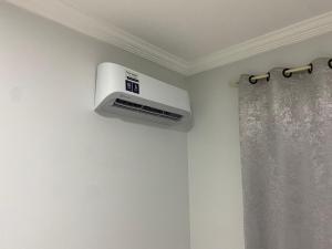 Ap novo e climatizado no centro com ótima localização na avenida principal