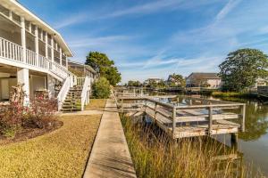 Cozy and Tranquil Creekfront Cottage in Litchfield