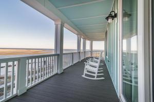 Paradise Point: Luxury Beachfront Home with Views