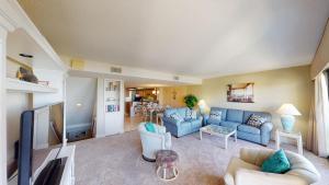 Coastal Hideaway 2 Bedroom Condo with Ocean Views