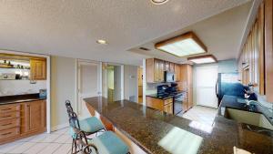 Coastal Hideaway 2 Bedroom Condo with Ocean Views