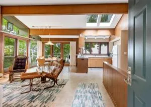 Experience comfort at Graceland, a charming 3-bedroom house - West Olive