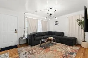 Cozy 4 Bedroom-Outdoor furniture- 2 bathrooms - Allen Park