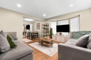 Newly Renovated in Historic Neighborhood Near DTW - 迪尔伯恩