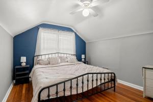 3 Bedroom Fenced Backyard Pets Welcome Sleeps 6