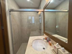 Excelente ubicación a pasos de la playa Coco Beach y de la Quinta Avenida