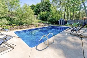 Private pool, close to Lake Michigan Beaches