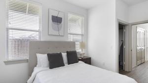 Landing at Skyline Prairie - 3 Bedrooms in Fort Worth