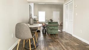 Landing at The Park at London - 1 Bedroom in Morrow