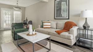 Landing at The Park at London - 1 Bedroom in Morrow