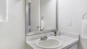 Landing at Woodhill - 1 Bedroom in Denton - 丹顿