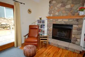 Lakeshore Hideaway: Spacious 4-Bedroom Retreat - West Olive