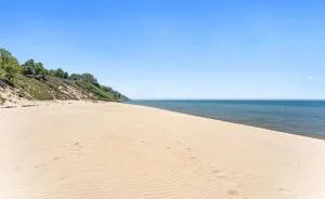 Experience luxury at Lakefront Villa - West Olive