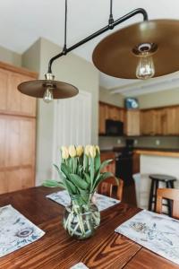 Picturesque Condo perfect for Golf, Families, Pools and Lake vacation