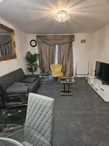 Lux Den close to M1! Netflix , Parking & Broadband - Wavendon