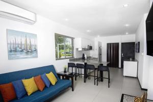 Beachfront Condo - your Oasis with pool and Wi-Fi