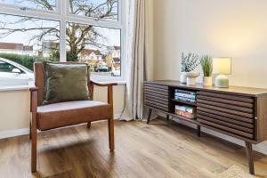 Leicester 4BR, Sleeps 9, Fast WiFi & Smart TV, M1 & M69, Garden, Long Stays Welcome
