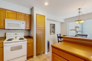 2BR | Condo in Fountain Hills with Mountain Views