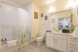 Trendy Riverwalk Retreat King Bed Free Parking Pool Gym