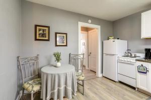 4 Mi to Baton Rouge Charming Duplex Apartment