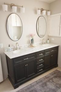 The Bishop Charming 4BR Retreat OU Campus 100yo