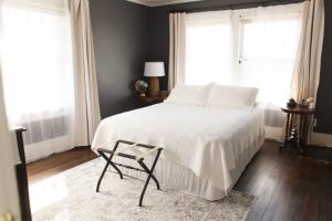 The Bishop Charming 4BR Retreat OU Campus 100yo