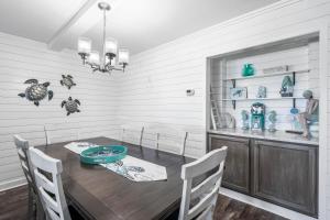 Holiday Surf and Racquet Unit 620