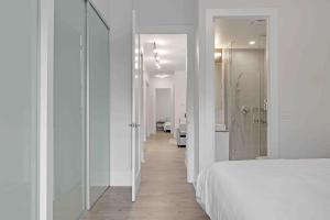 Rogers Center and CN Tower 2BR 2BTH Apt with Parking DT