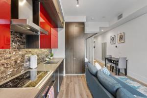 DT 1BR with Rogers Centre and CN Tower View and Parking