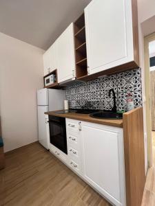 Tomin sokak Apartment