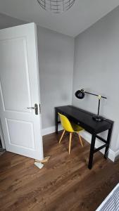 Luxury City Apartment - Sleeps 7