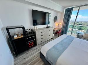 Balcony Ocean View ! Pool - WiFi - Gym - Parking